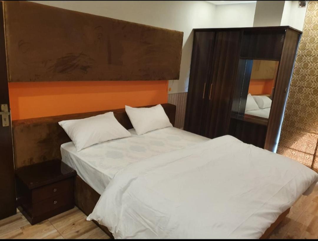 HAK MALL Suites&Apartments Rawalpindi Extérieur photo